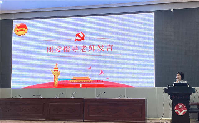图八)徐艺容老师作总结发言.jpg