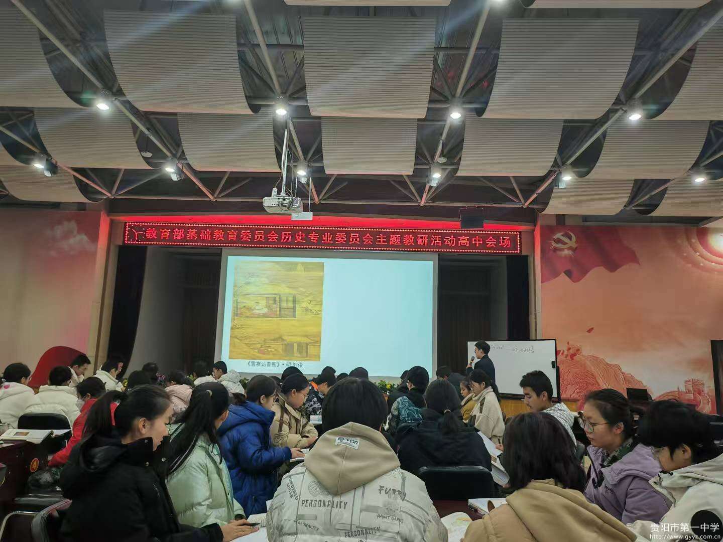 龚麒老师授课.jpg