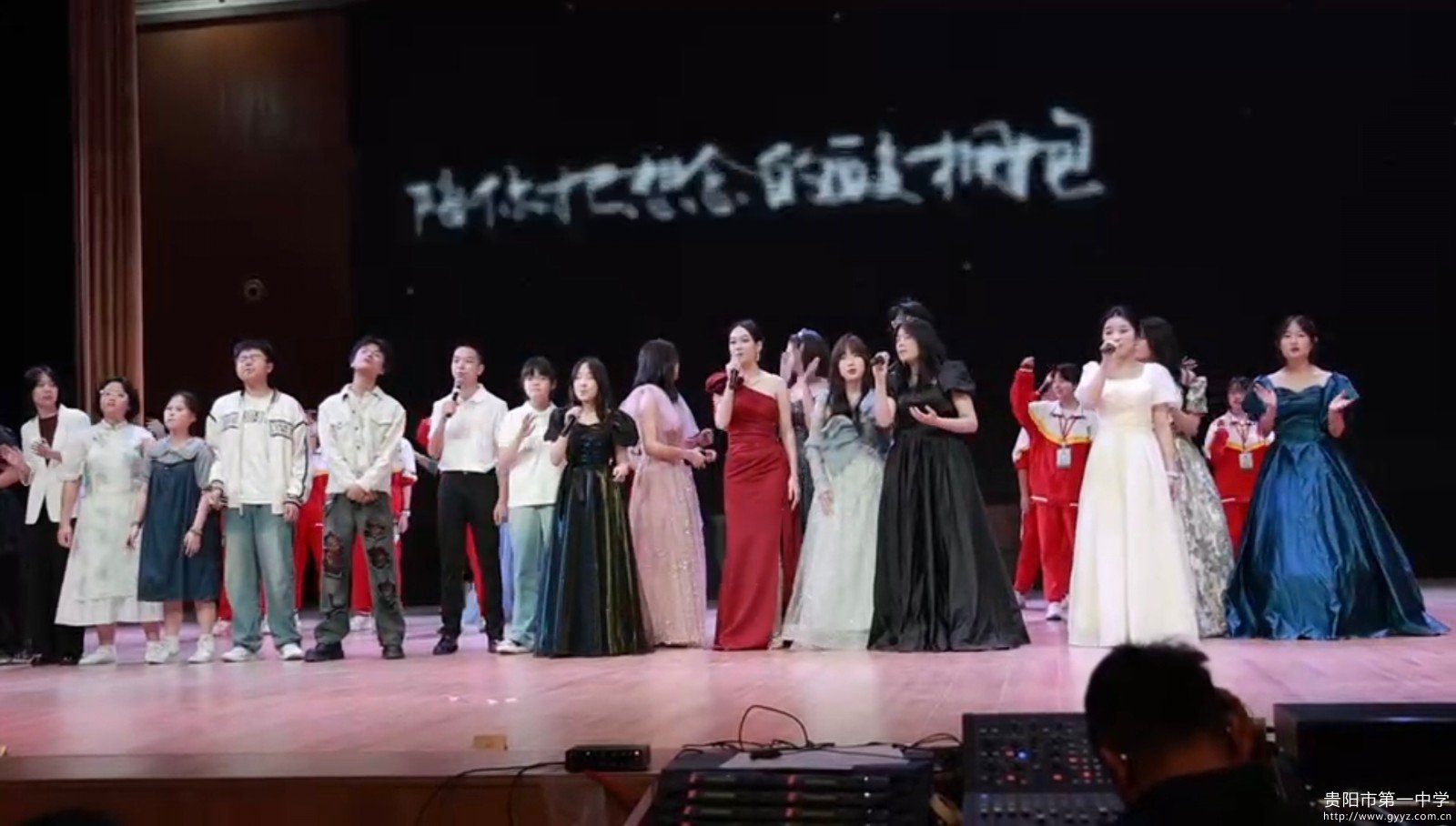 图4 大合唱图片.jpg