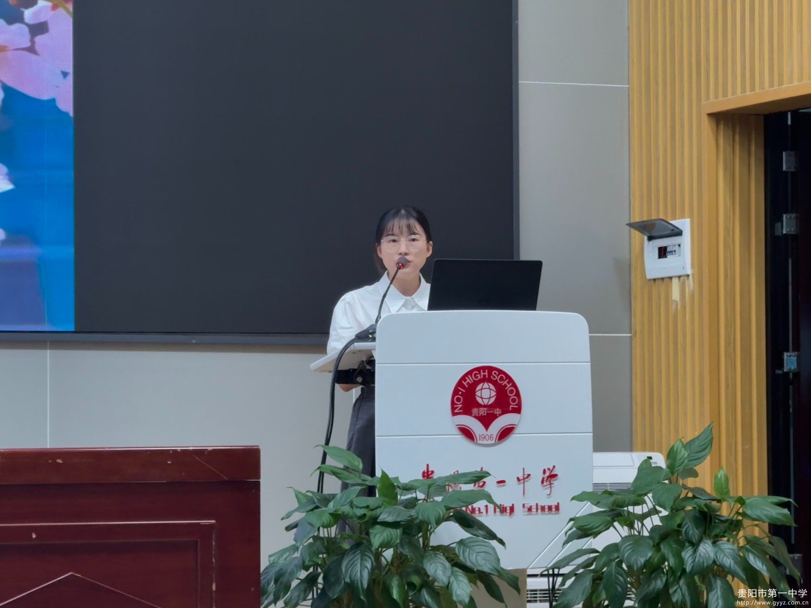 图2 教师代表杨婷芬发言.JPG