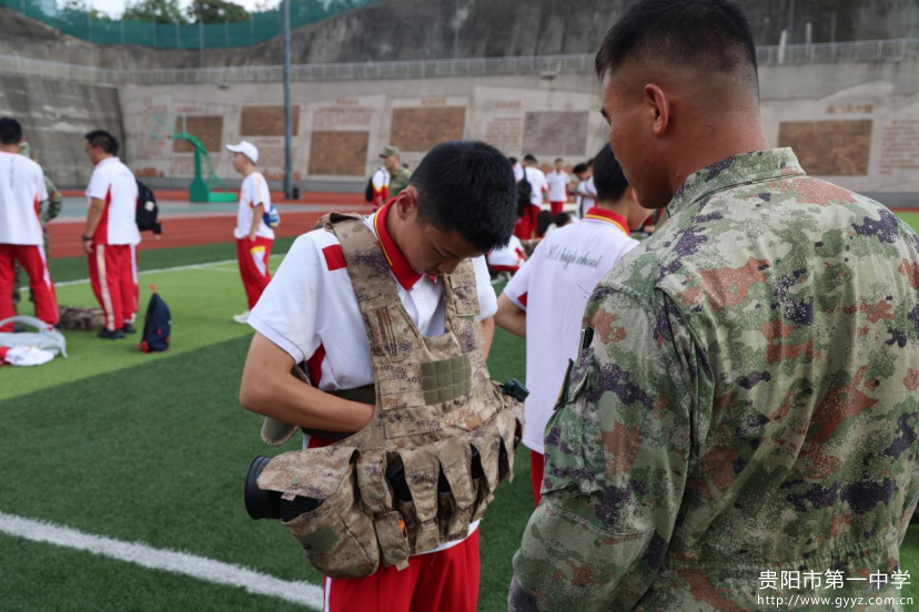 3.0国防教育砺青春 军旅体验筑梦想——贵阳一中师生代表赴驻地某部开展军营开放日研学754.png