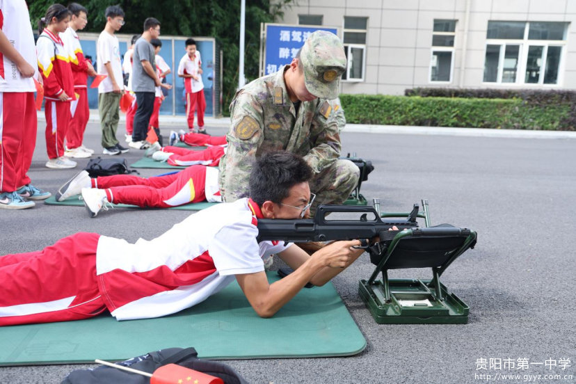 3.0国防教育砺青春 军旅体验筑梦想——贵阳一中师生代表赴驻地某部开展军营开放日研学648.png