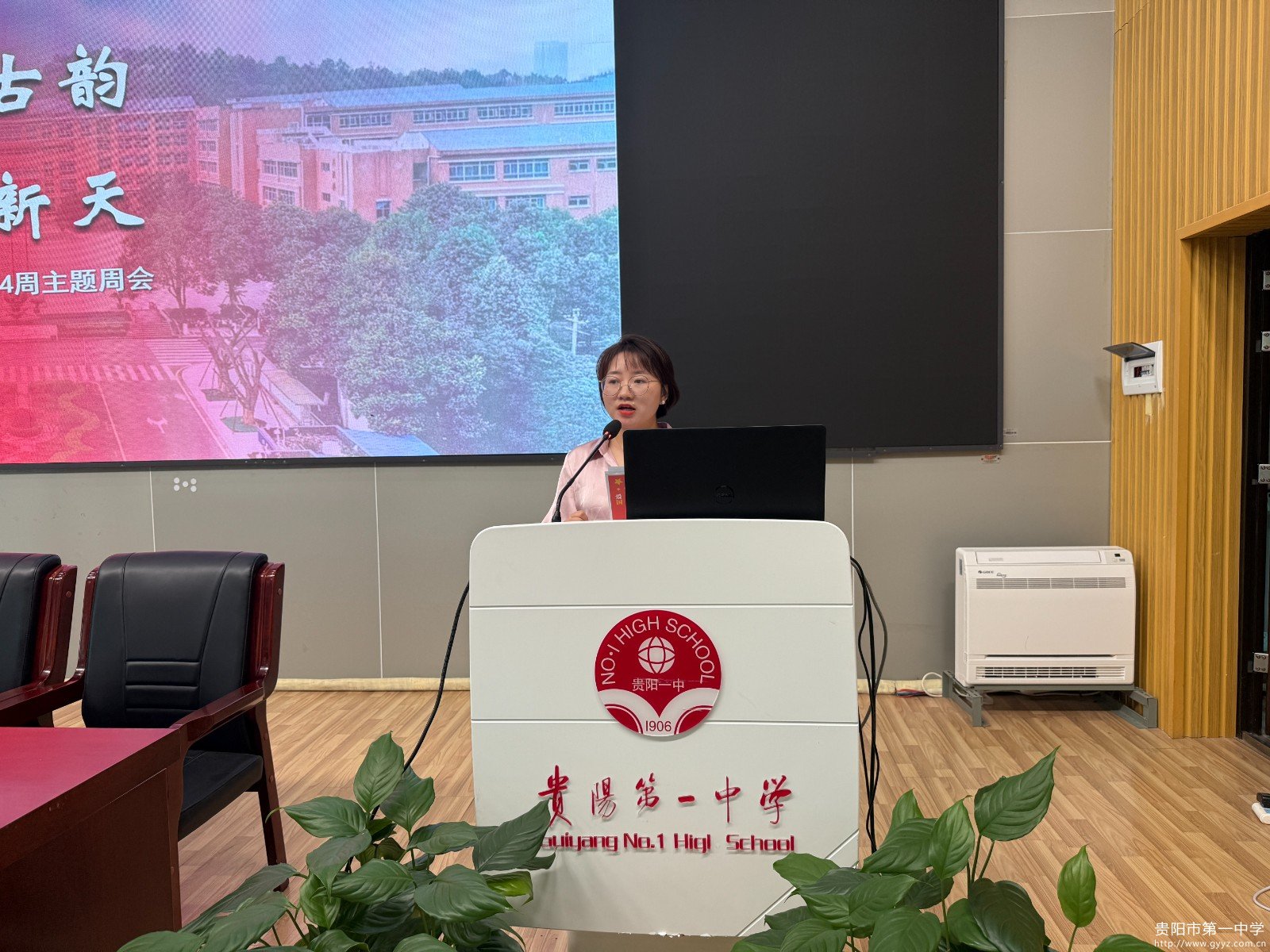 图2 国际部年级组长王春艳老师发言.JPG