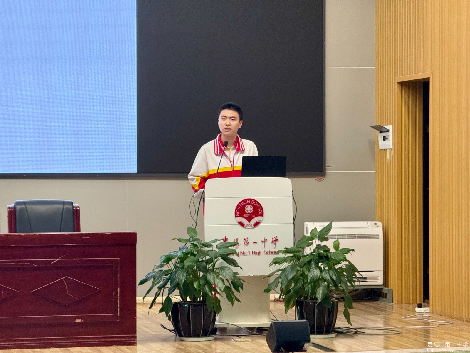 图5 肖御鹏同学介绍活动经历感受.JPG