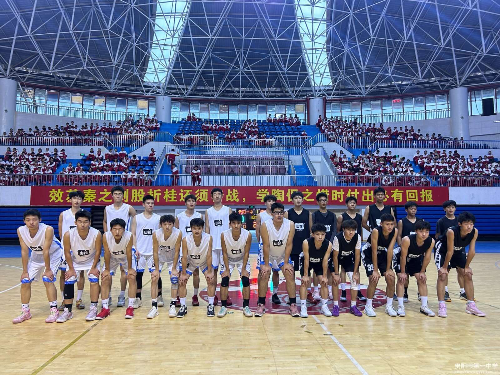 1合影与清华中学.JPG