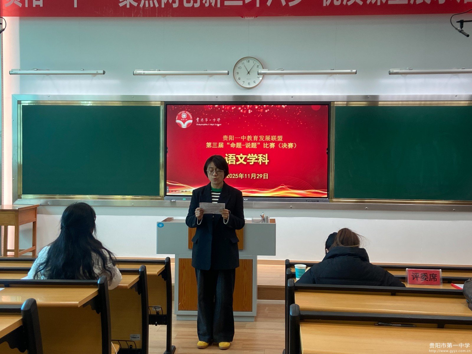 图1 安黎老师主持活动.JPG