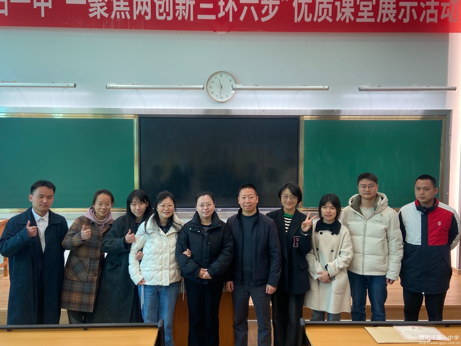 图9 评委与获奖老师合影留念.JPG