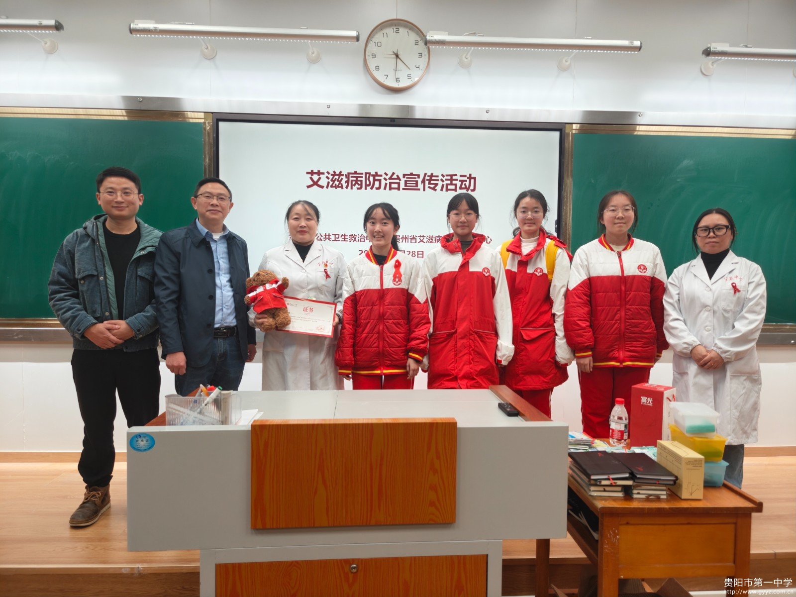 图8 合影留念.jpg