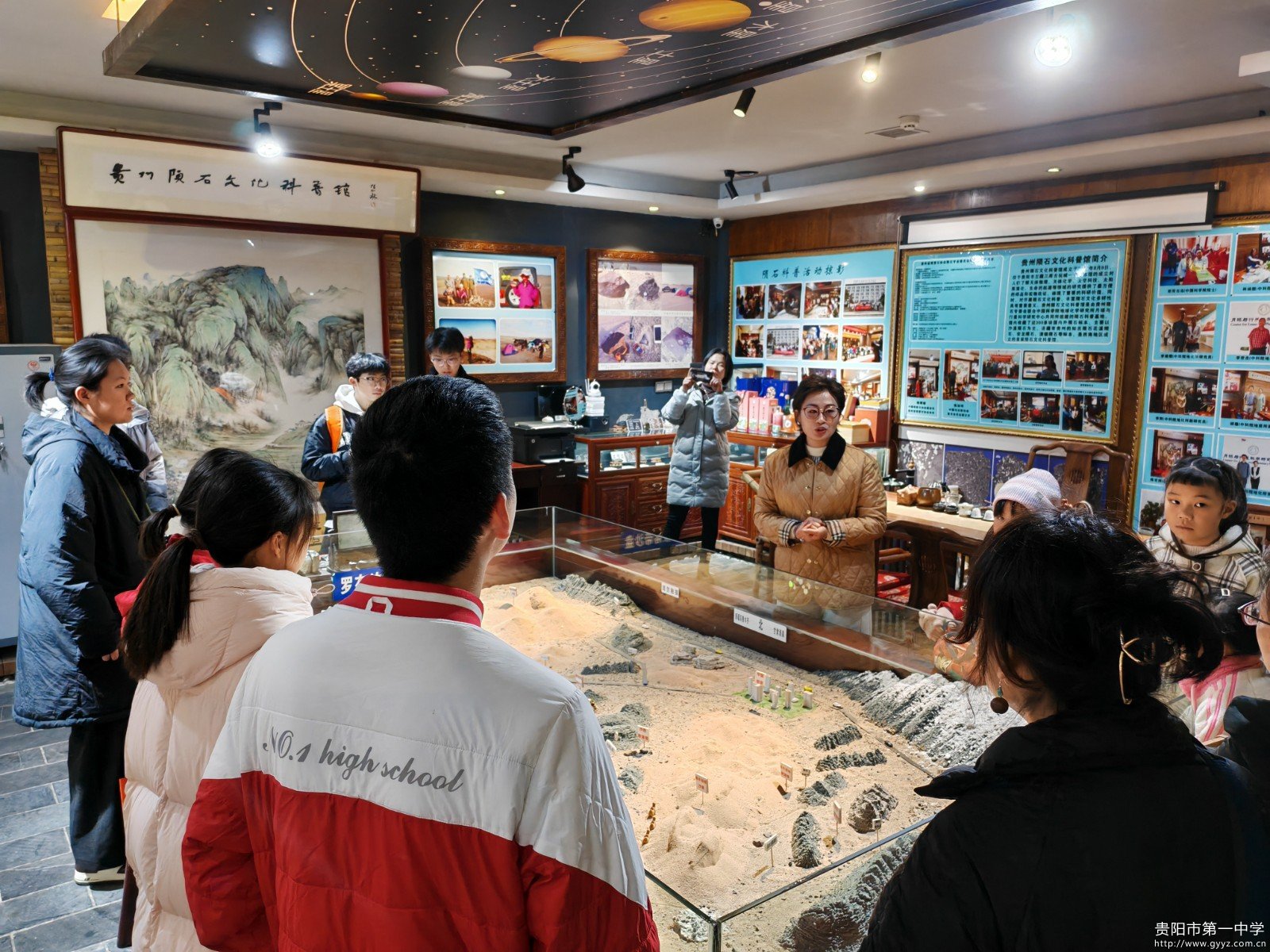 图八:杨可欣馆长介绍天文学与行星科学的区别.jpg 图八:杨可欣馆长介绍天文学与行星科学的区别.jpg